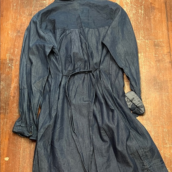 Bundle of three button down dresses - Picture 9 of 11